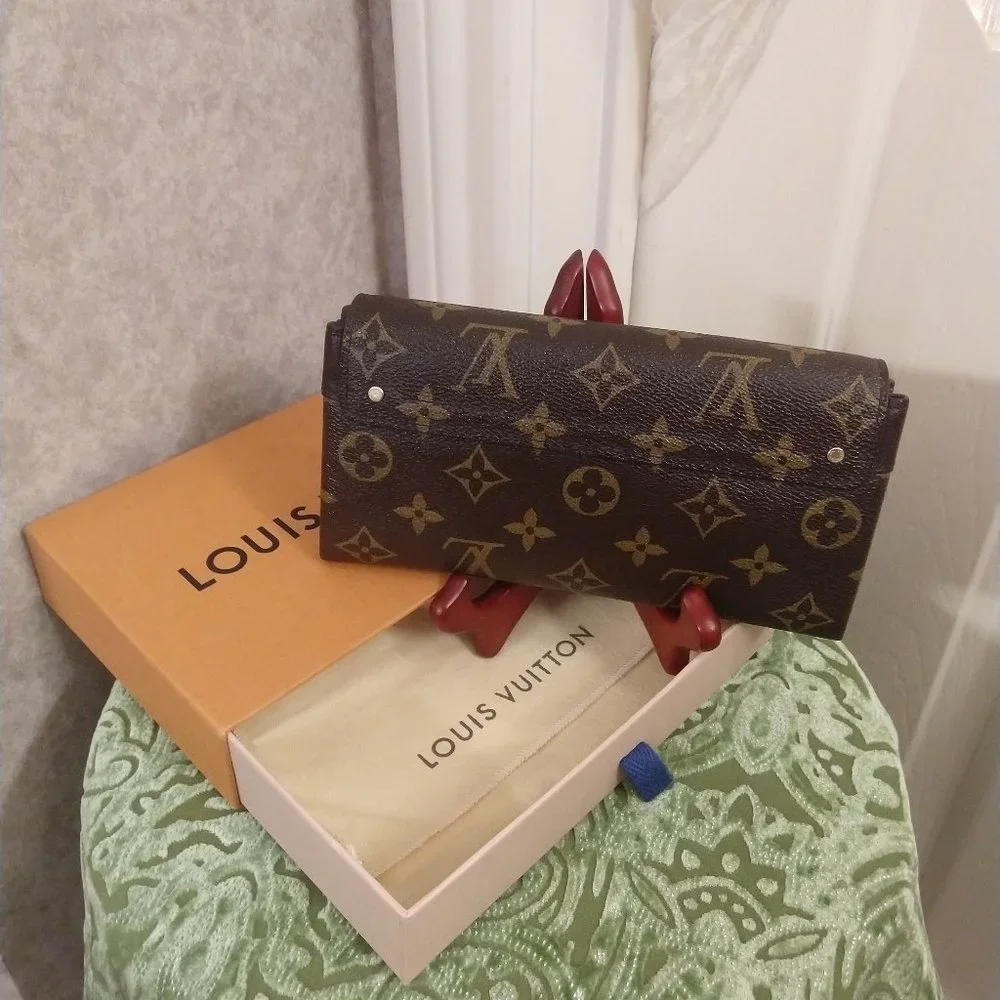 Louis Vuitton Monogram Elysee Wallet - Picture 2 of 15